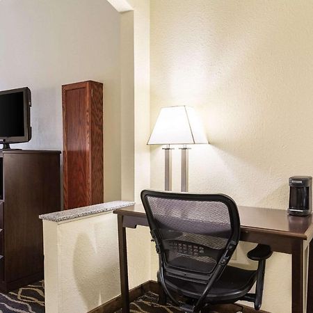 Quality Inn & Suites Southport Ινδιανάπολη Εξωτερικό φωτογραφία