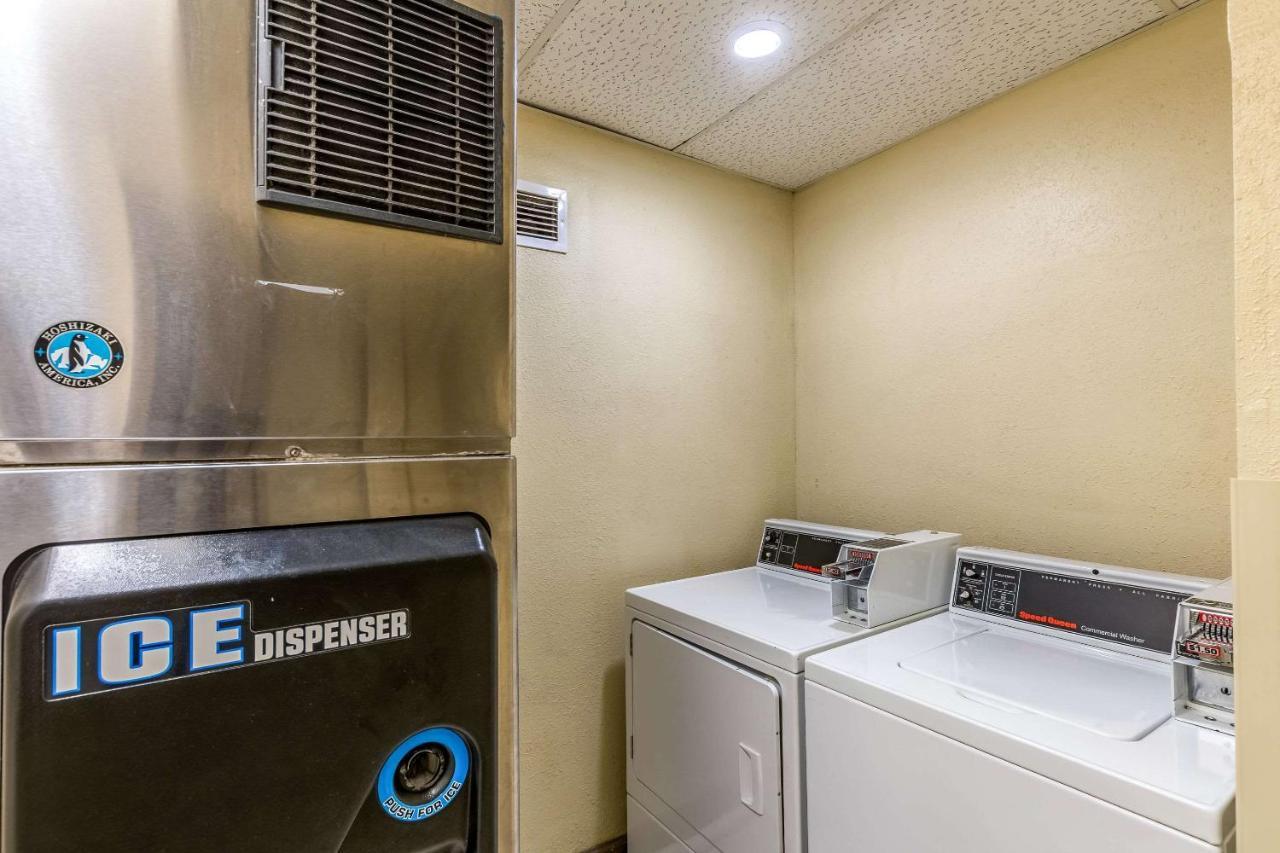 Quality Inn & Suites Southport Ινδιανάπολη Εξωτερικό φωτογραφία