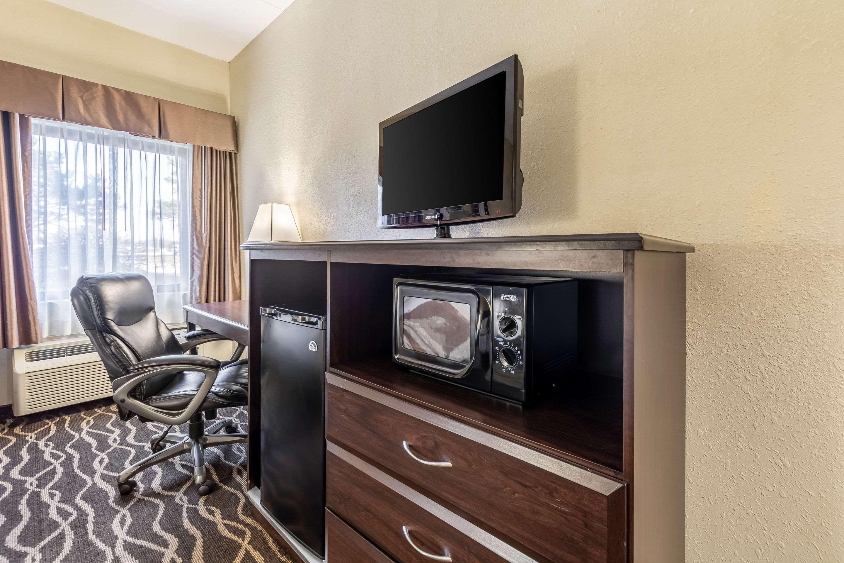 Quality Inn & Suites Southport Ινδιανάπολη Εξωτερικό φωτογραφία