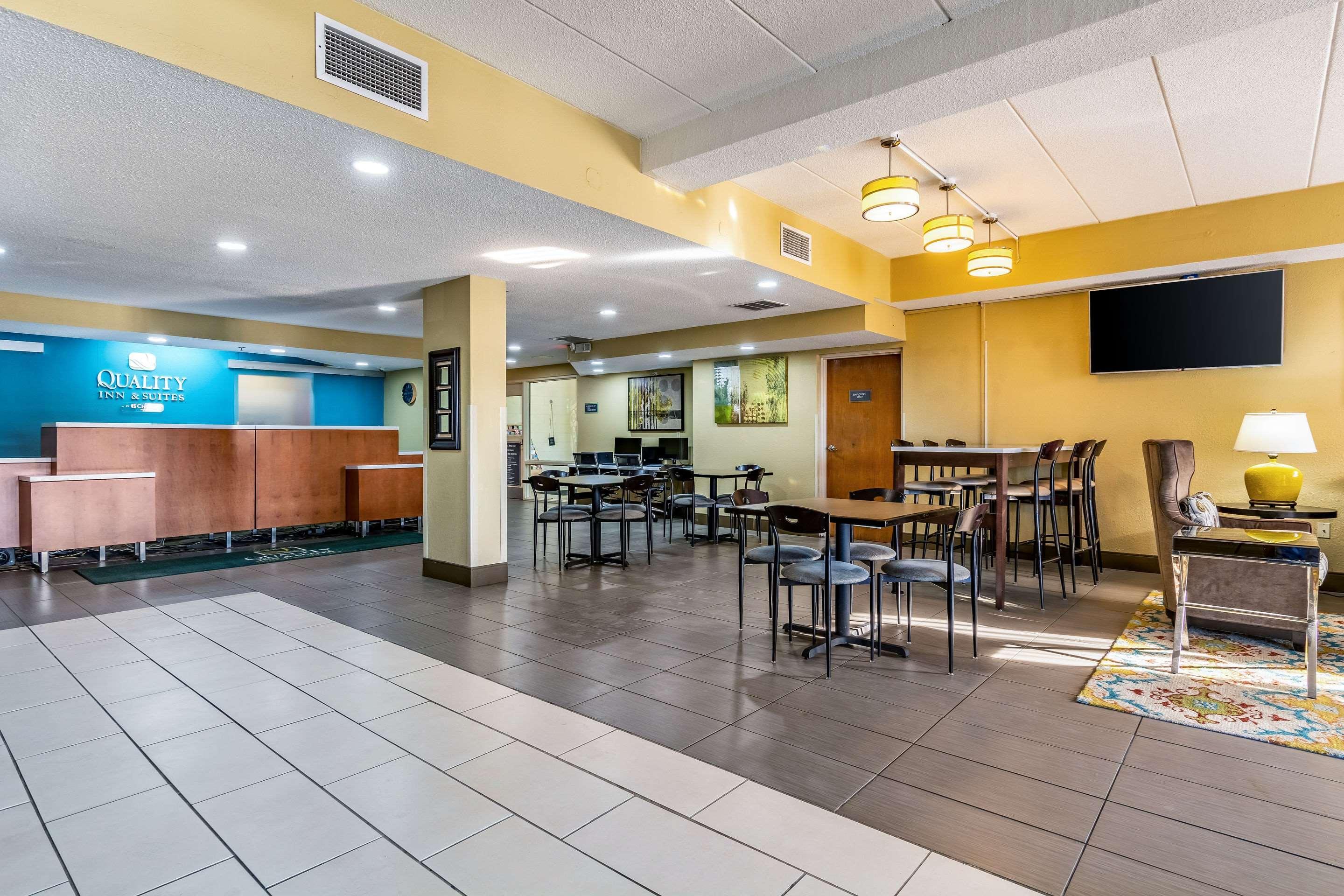Quality Inn & Suites Southport Ινδιανάπολη Εξωτερικό φωτογραφία